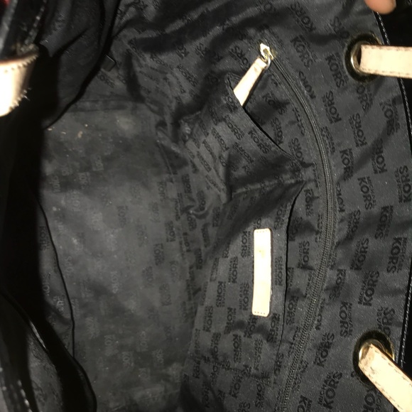 Authentic Michael Kors Purse - Picture 7 of 8